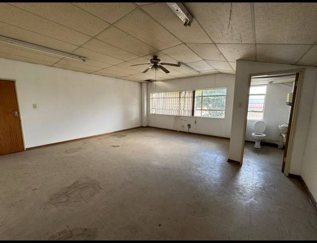 400M² WAREHOUSE TO LET IN ROBERTVILLE